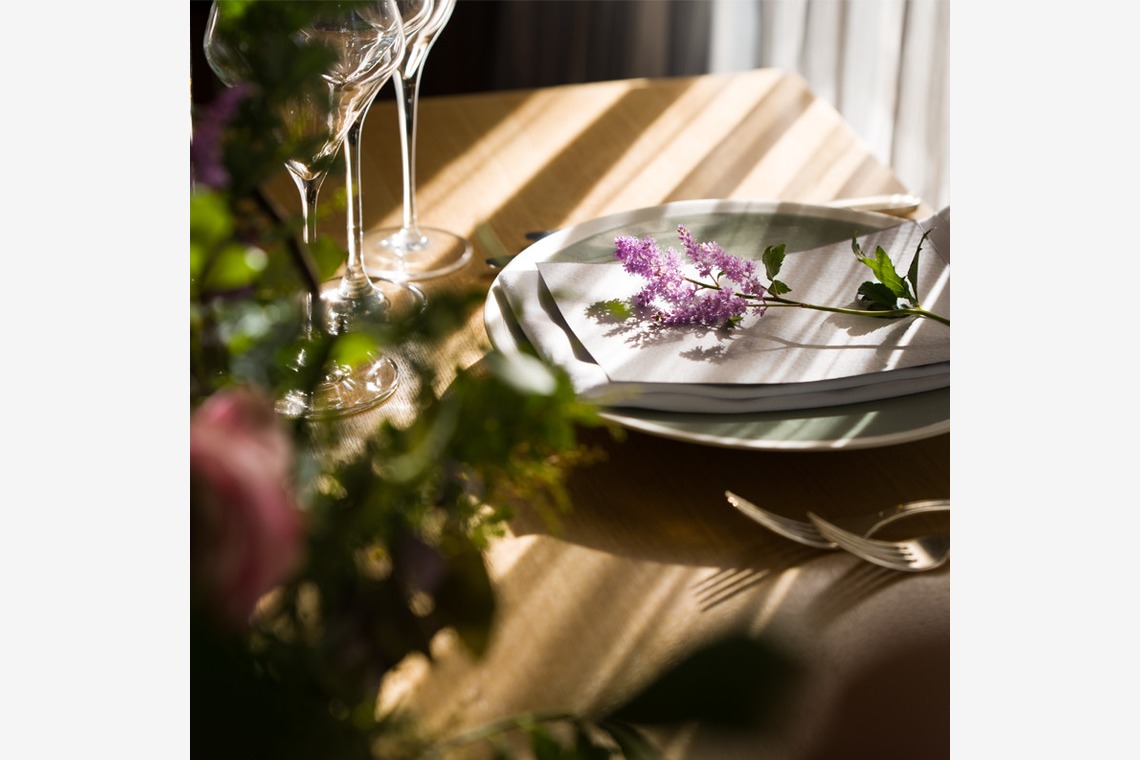 教会の古い椅子