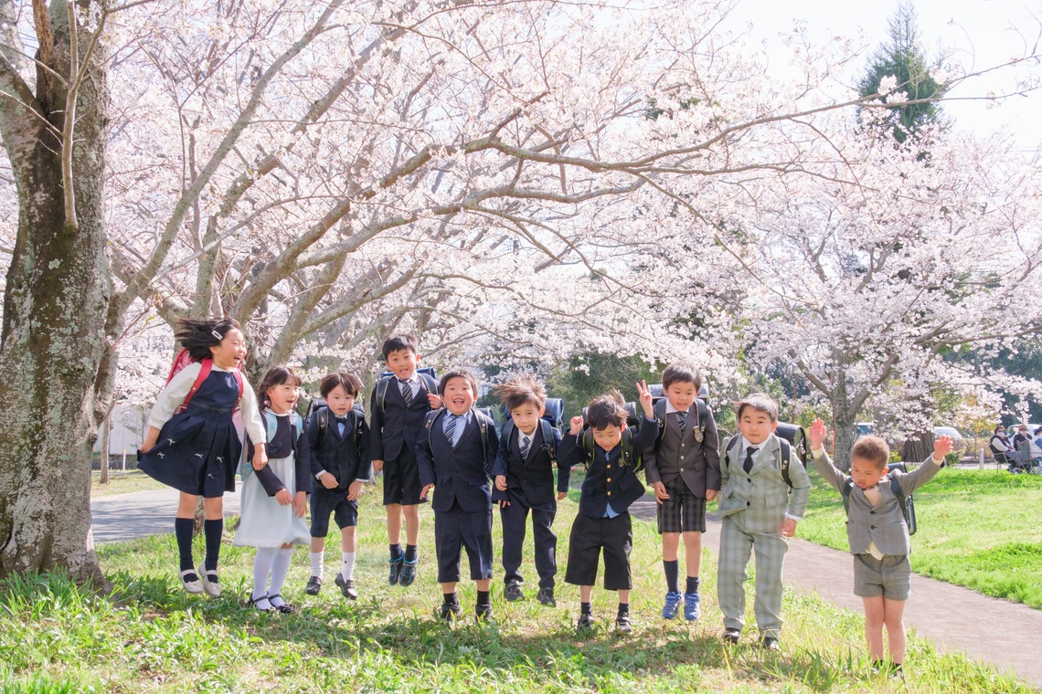 高夏写真店が出張撮影した家族写真(キッズ,ベビーフォト)などが写った「入学記念の写真撮影」の家族写真