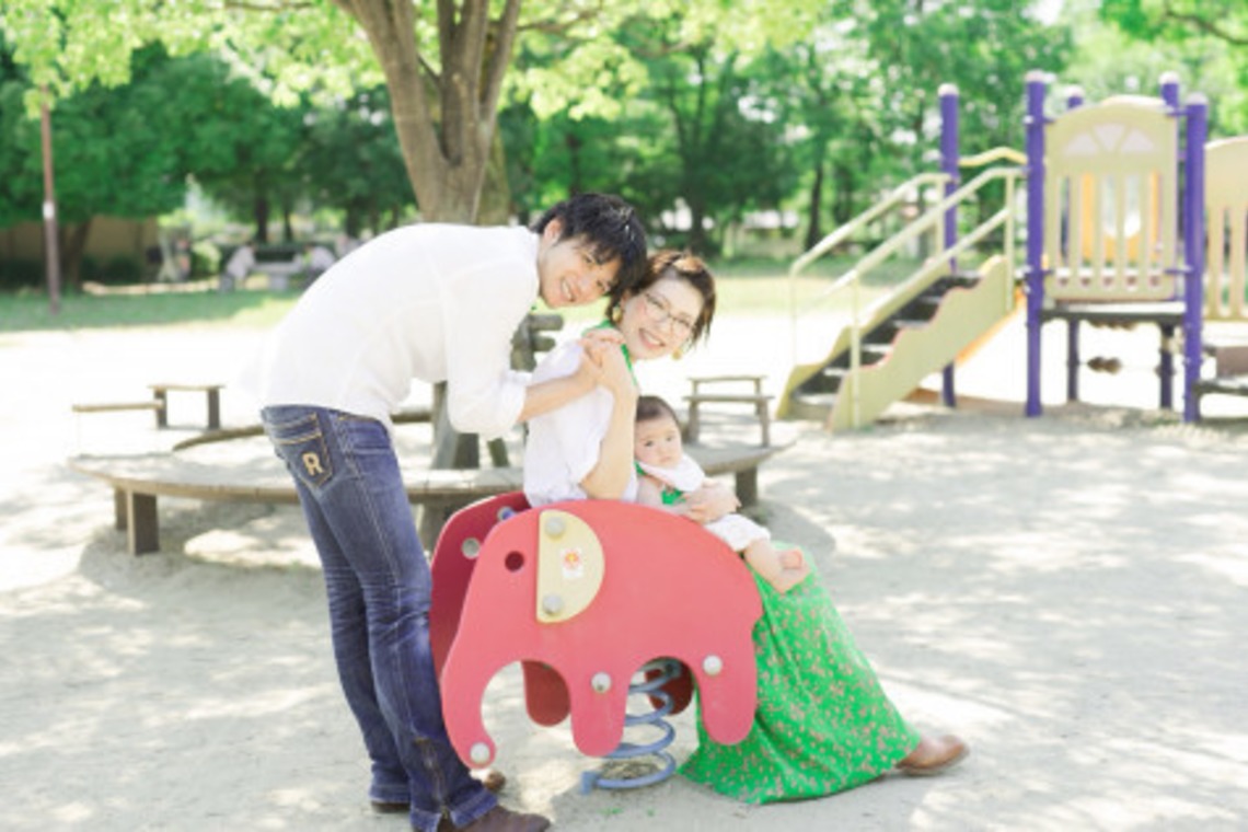 富岡 そよぎが出張撮影した家族写真(キッズ,ベビーフォト)などが写った「お気に入りの公園でのハーフバースデー」の家族写真