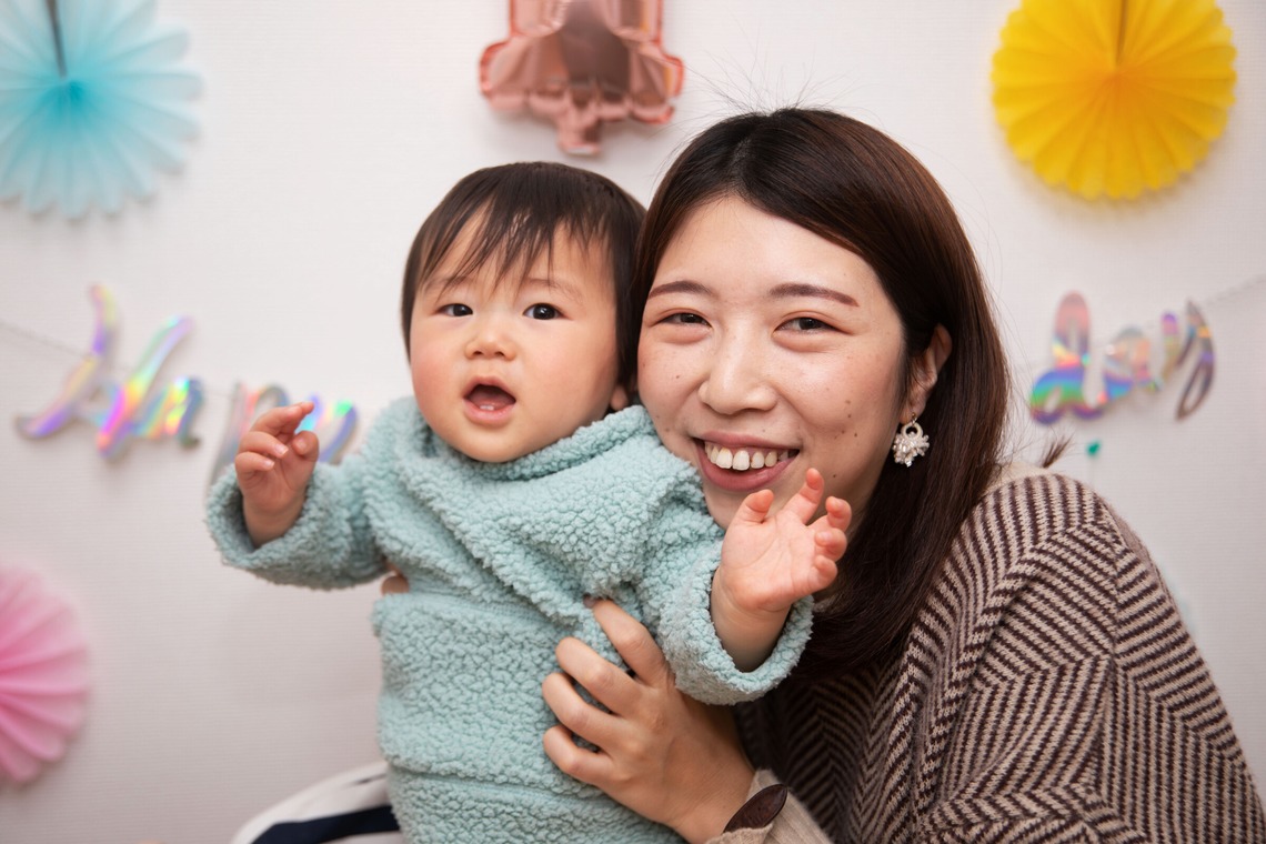 岩坪眞一郎が撮影した家族写真の出張撮影のアルバム「一歳の誕生日記念」