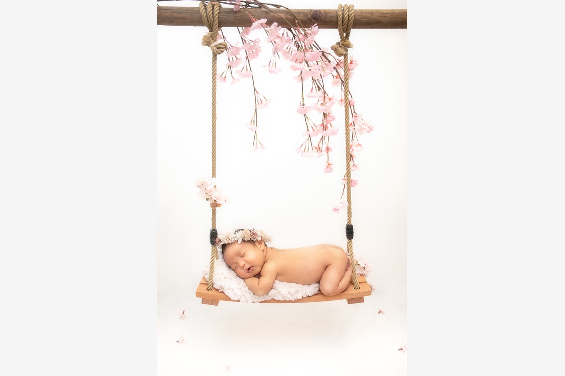 荒畑けいこが出張撮影した家族写真(キッズ,ベビーフォト)などが写った「ニューボーンフォト」の家族写真