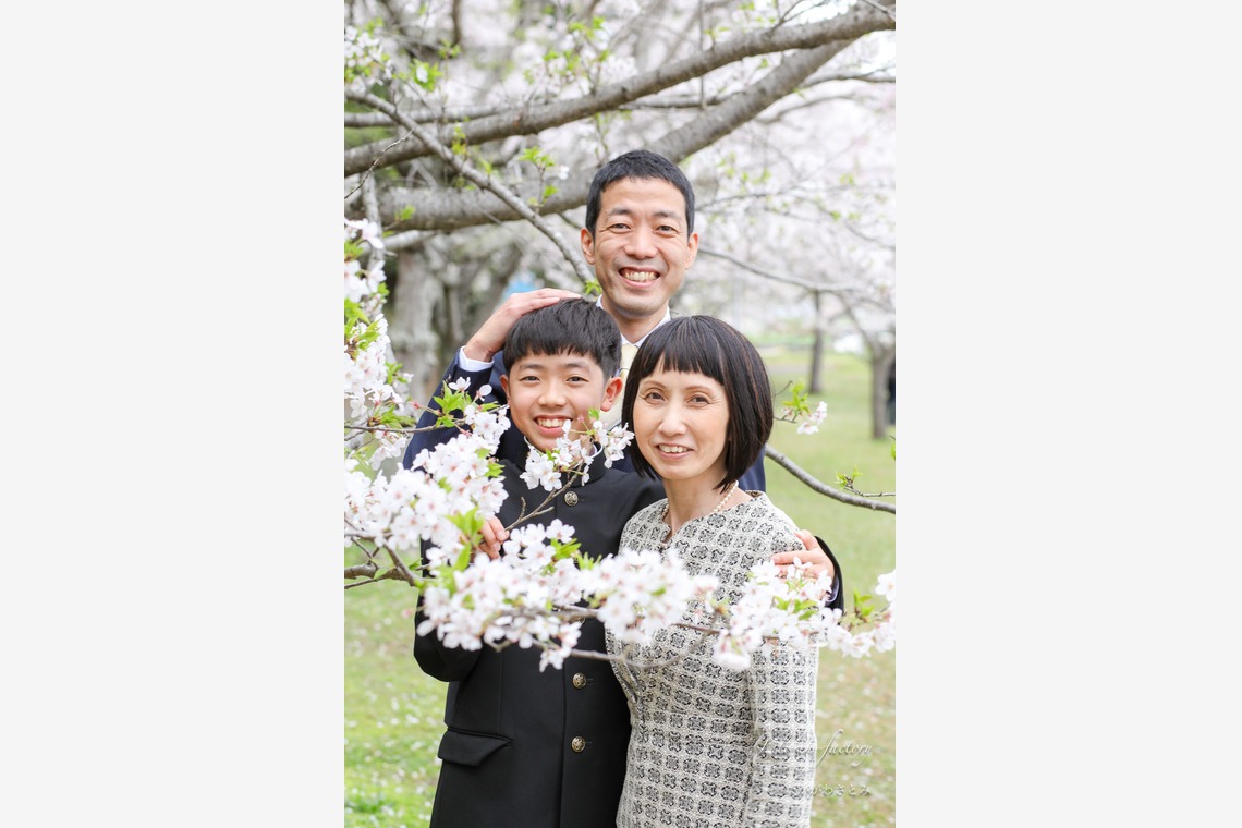 なかがわさとみが撮影したその他/家族写真の出張撮影/学校行事のアルバム「中学校入学の日に桜と撮影」