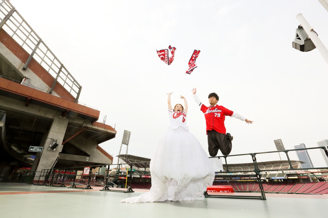 KIKIウェディングが撮影した写真のアルバム「カープと広島城」