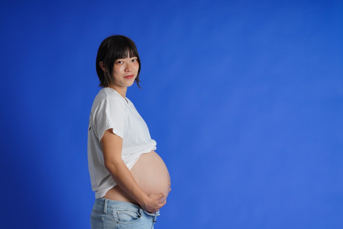 スタジオ　まるが撮影した「スタジオにてマタニティフォト」の写真