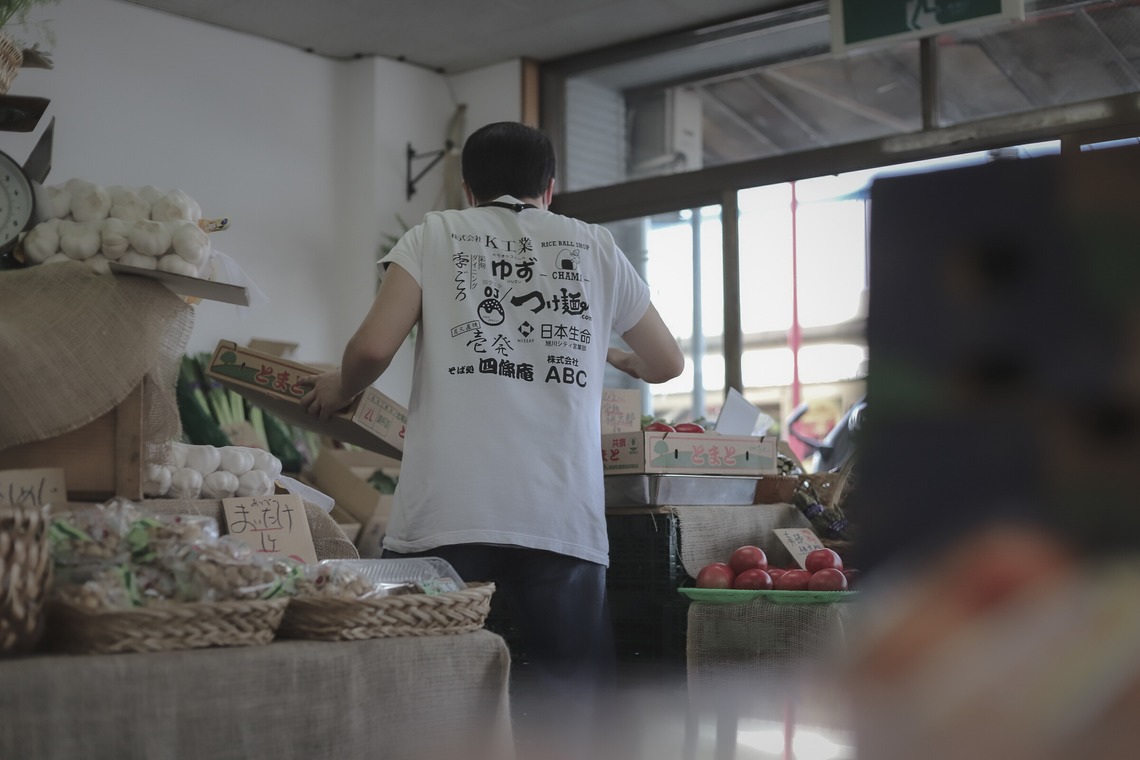 芳賀 翔大が撮影した「コロナ禍の商店街」の写真