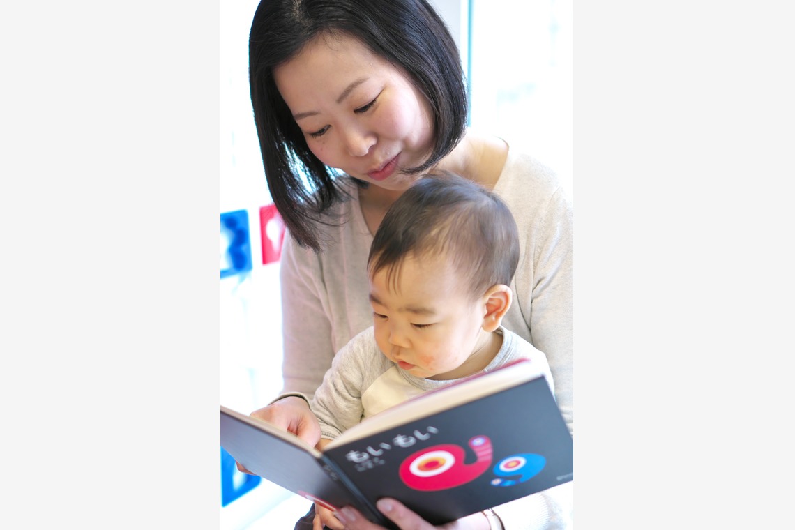 総合デザイン事務所 YUNA Dsign 写真事業部が出張撮影した家族写真(キッズ,ベビーフォト)などが写った「家族撮影」の家族写真