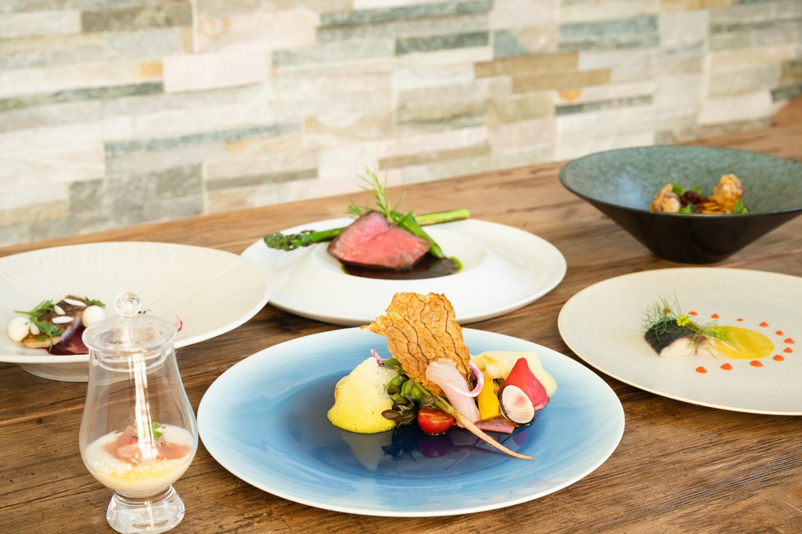 uno e creative act.が撮影した「素材にこだわるレストランのウェディングコース料理」の写真