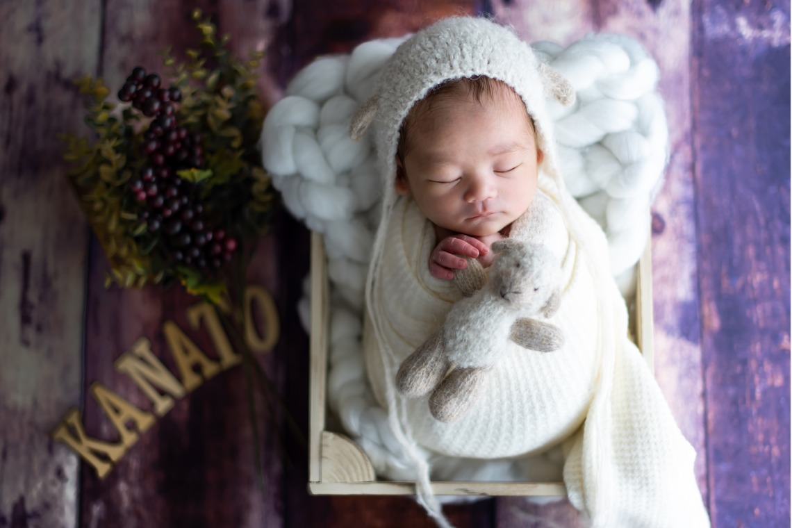 サキヤマ リエが撮影した「ホワイト系・ひつじのぬいぐるみ・男の子のニューボーンフォト 」の写真