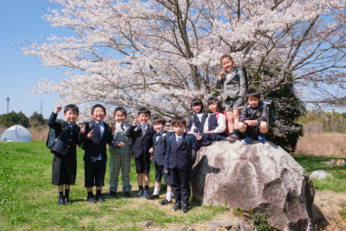 高夏写真店が出張撮影した家族写真(キッズ,ベビーフォト)などが写った「入学記念の写真撮影」の家族写真