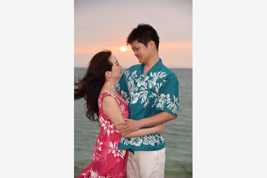 Avenir（山宮 敏明）が出張撮影した家族写真(キッズ,ベビーフォト)などが写った「夜景でカップルフォト」の家族写真