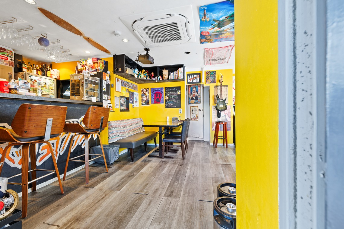 山内　信弥が撮影した「ブリティッシュパブ、タトゥースタジオ」の写真