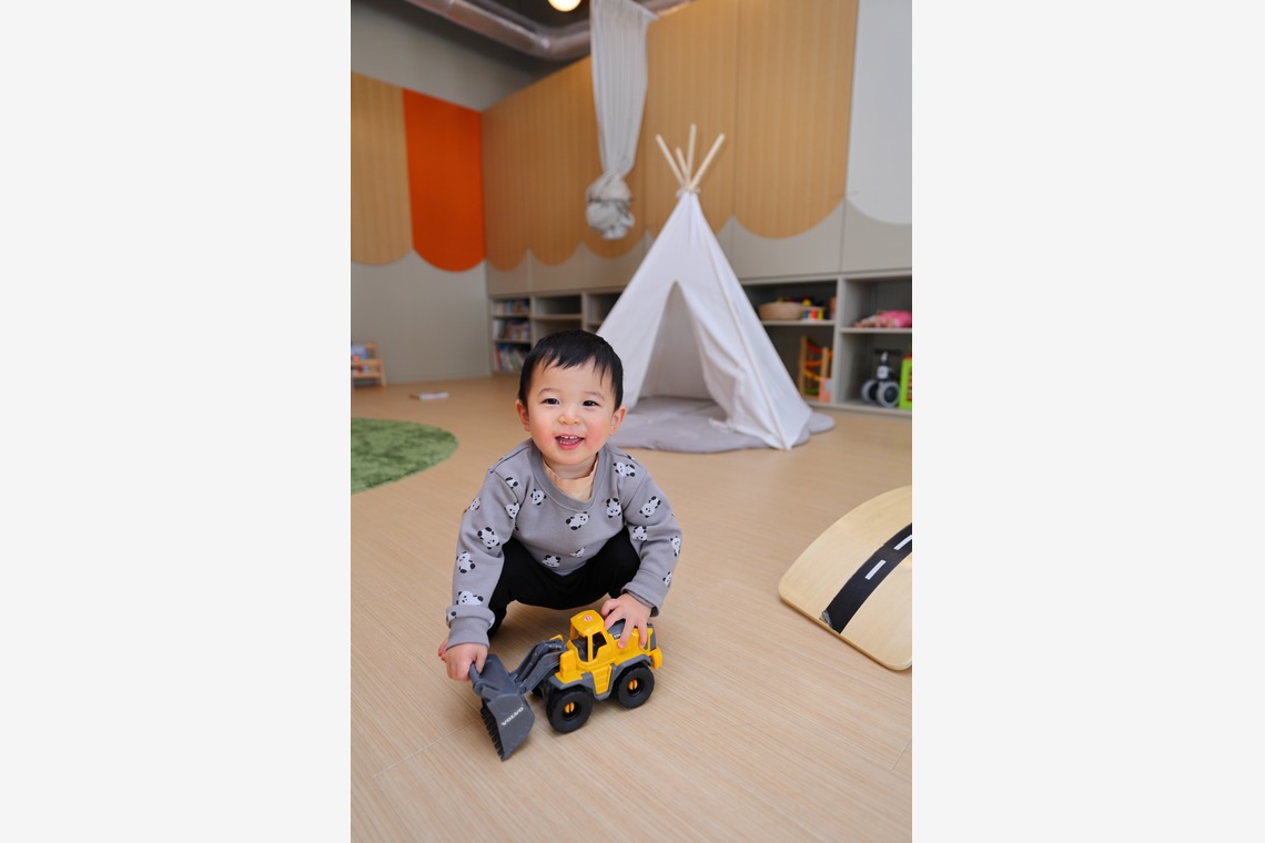 稲蔭一道が出張撮影した家族写真(キッズ,ベビーフォト)などが写った「託児所」の家族写真