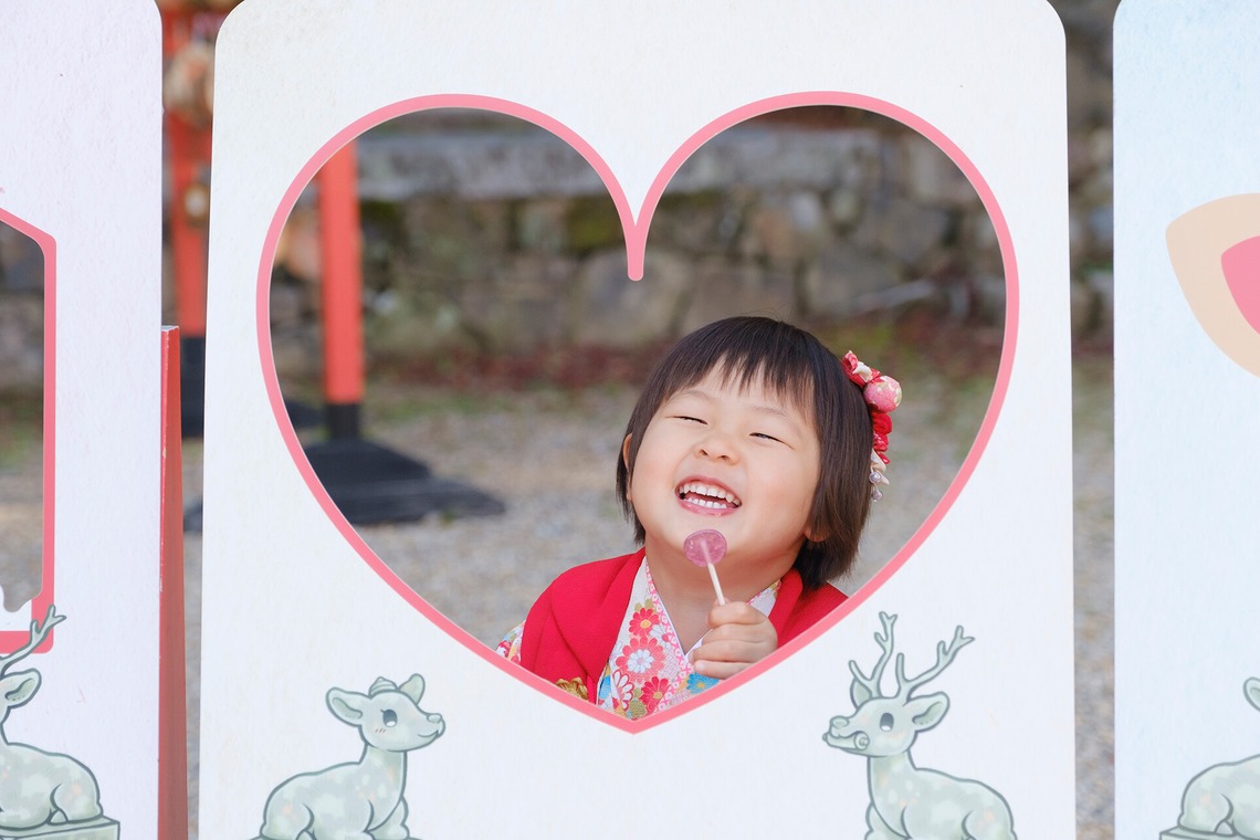 高夏写真店が出張撮影した家族写真(キッズ,ベビーフォト)などが写った「七五三の撮影」の家族写真