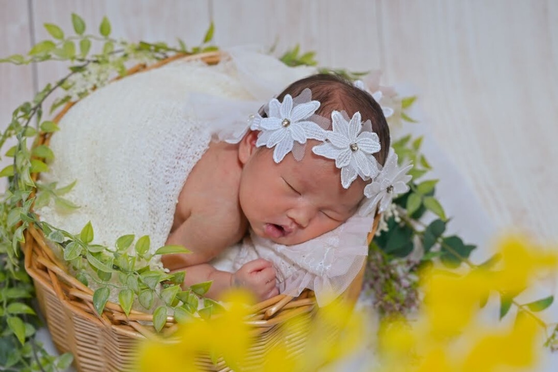 滝絵理香が撮影したニューボーンフォトのアルバム「ニューボーンフォト」