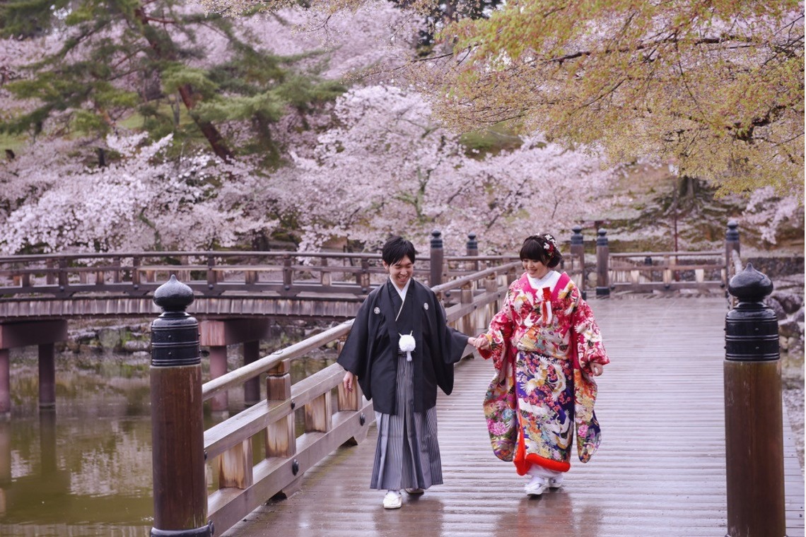 Photo of Pre Weddingphotoshoot in Nara park in the cherry blossom season taken by Kiki photo works