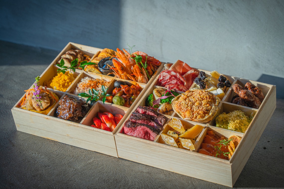 日下翔太郎が撮影した「飲食店のフード/ドリンク/内観/スタッフなどを全て含んだ設営」の写真