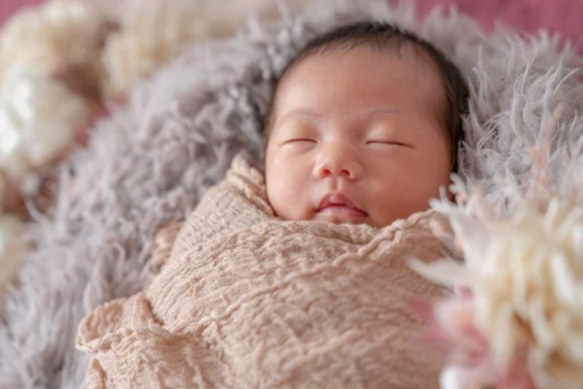 CREATIVE HOUSEが出張撮影した家族写真(キッズ,ベビーフォト)などが写った「ニューボーンフォト」の家族写真