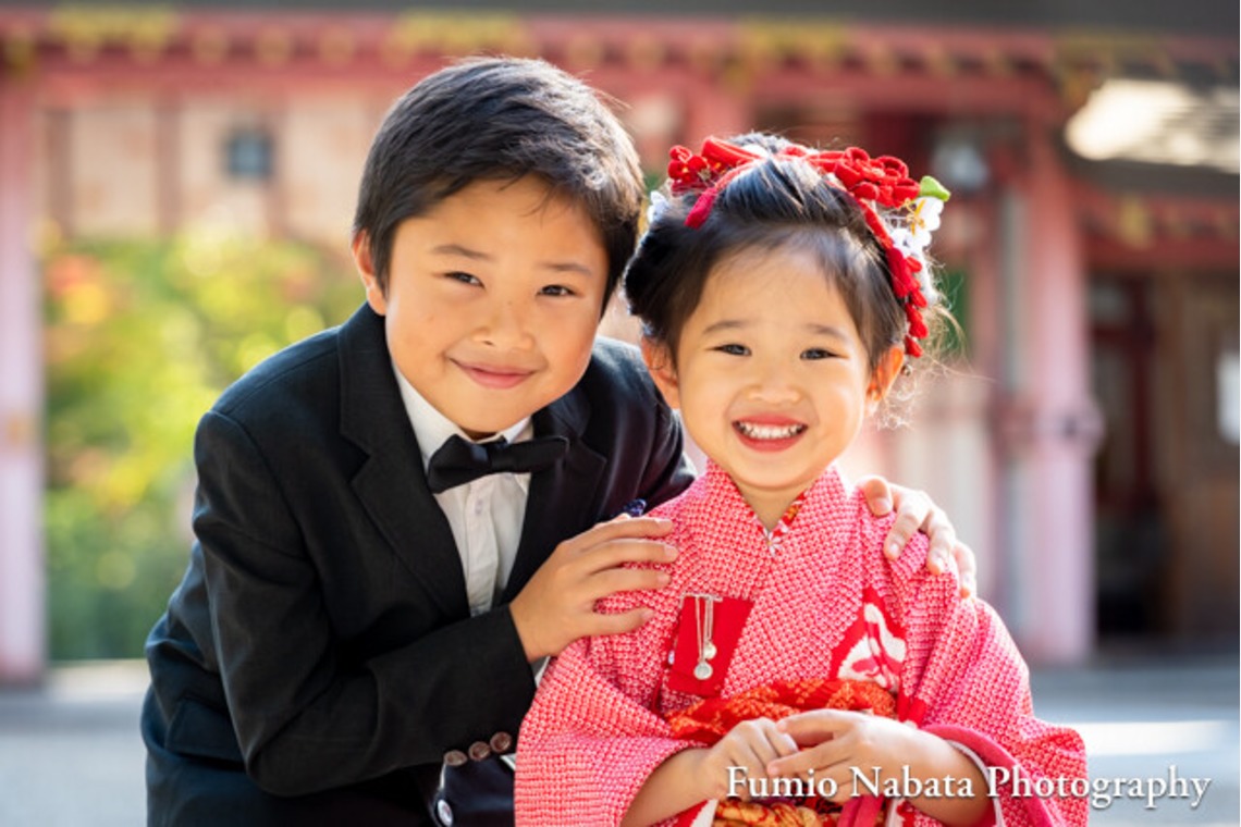 名畑文巨写真事務所が出張撮影した家族写真(キッズ,ベビーフォト)などが写った「出張撮影七五三・お宮詣り」の家族写真