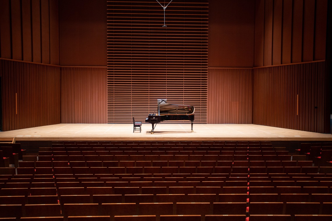 スタジオαが撮影した写真のアルバム「宣材写真」