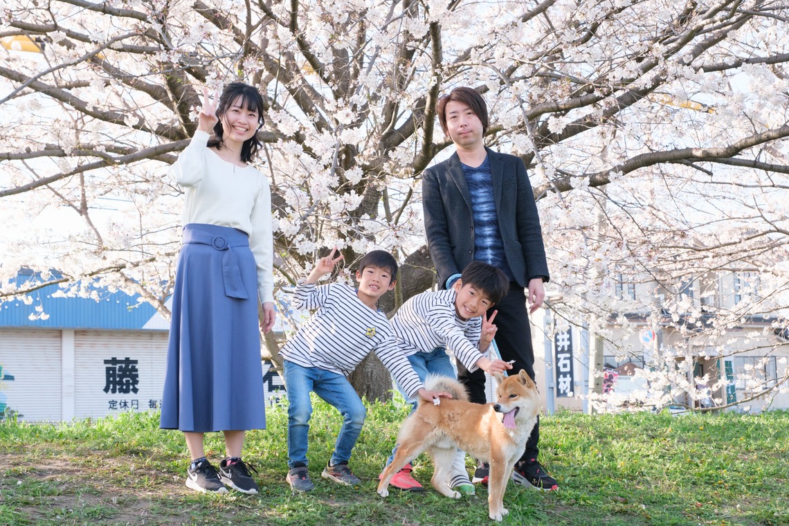 高夏写真店が出張撮影した家族写真(キッズ,ベビーフォト)などが写った「家族写真の撮影」の家族写真