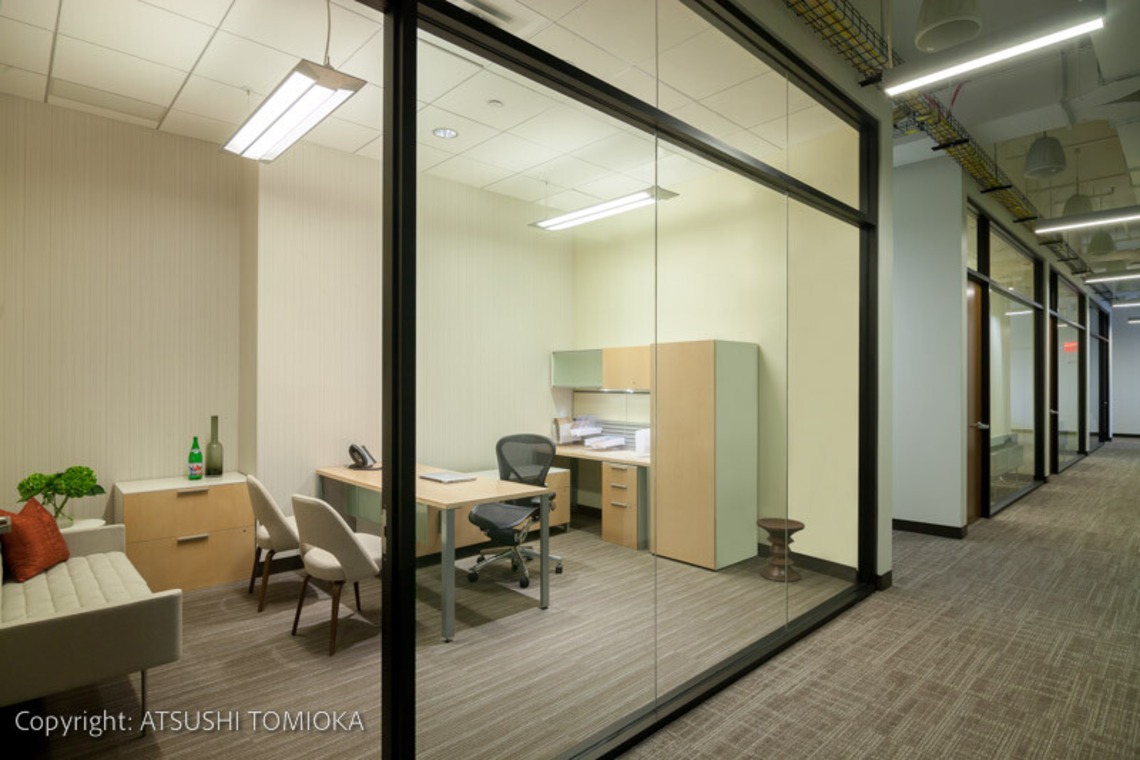 富岡敦が撮影した「ニューヨーク　ラジオ局　撮影」の写真