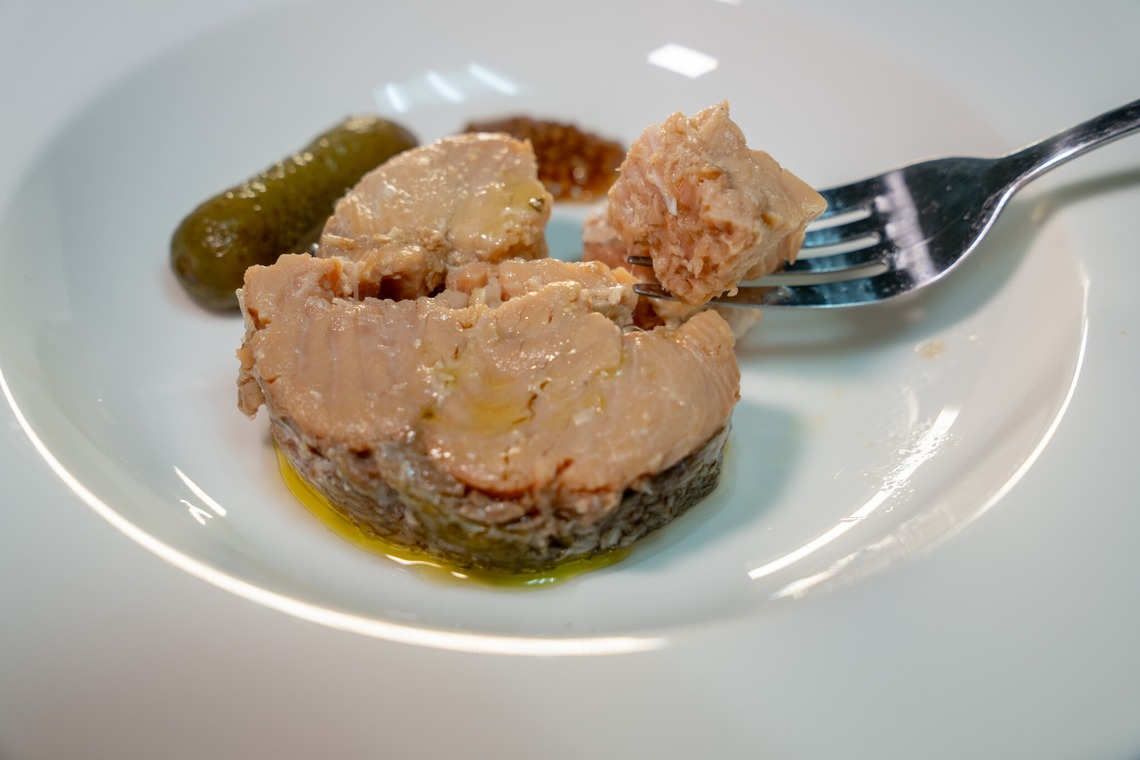 Yファクトリーが撮影した「開拓使別海さけ缶詰」の写真