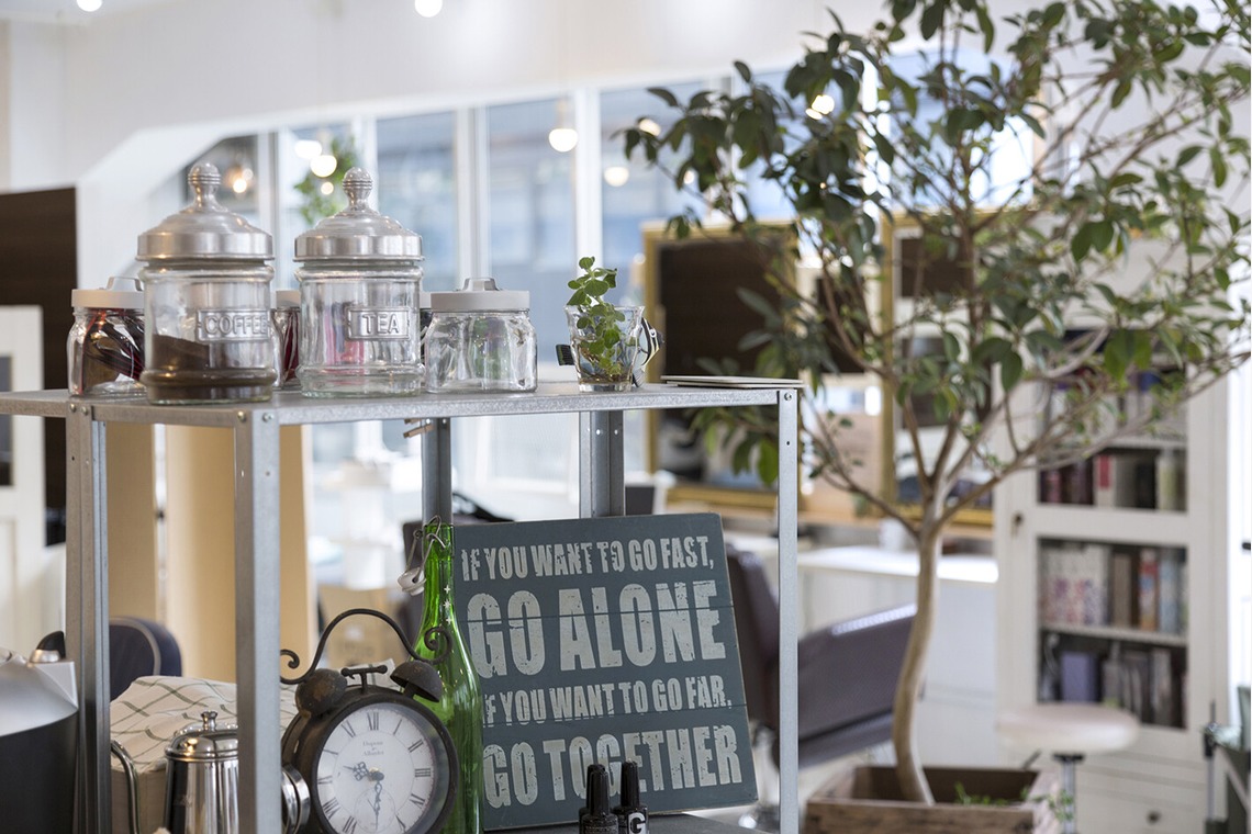 末安 善之が撮影した「ヘアーサロンの店舗およびスタッフ撮影」の写真