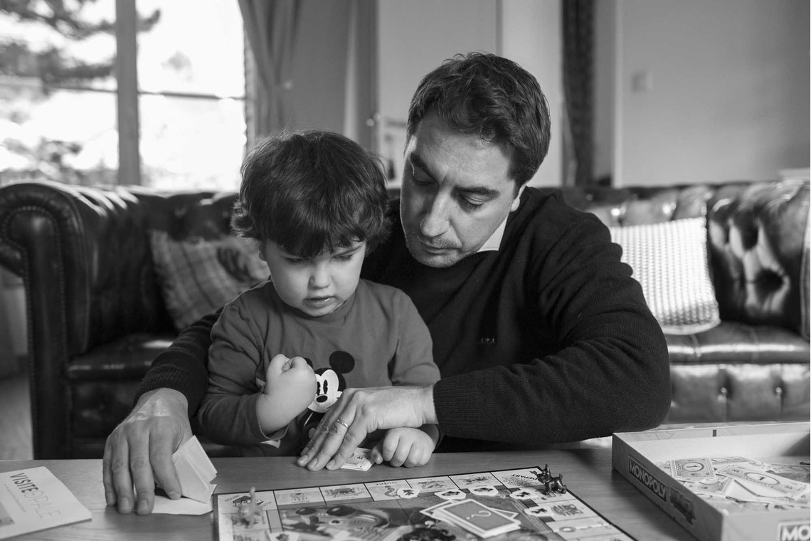 Petite Nao Photographyが出張撮影した家族写真(キッズ,ベビーフォト)などが写った「自宅でのドキュメンタリー形式の家族写真」の家族写真