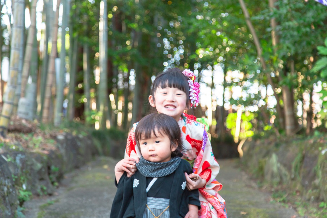 ゆのみふぉとが出張撮影した家族写真(キッズ,ベビーフォト)などが写った「七五三のお写真（人見知りの子供）」の家族写真