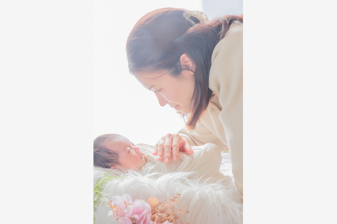 村井 智久が撮影した「ニューボーンフォト」の写真