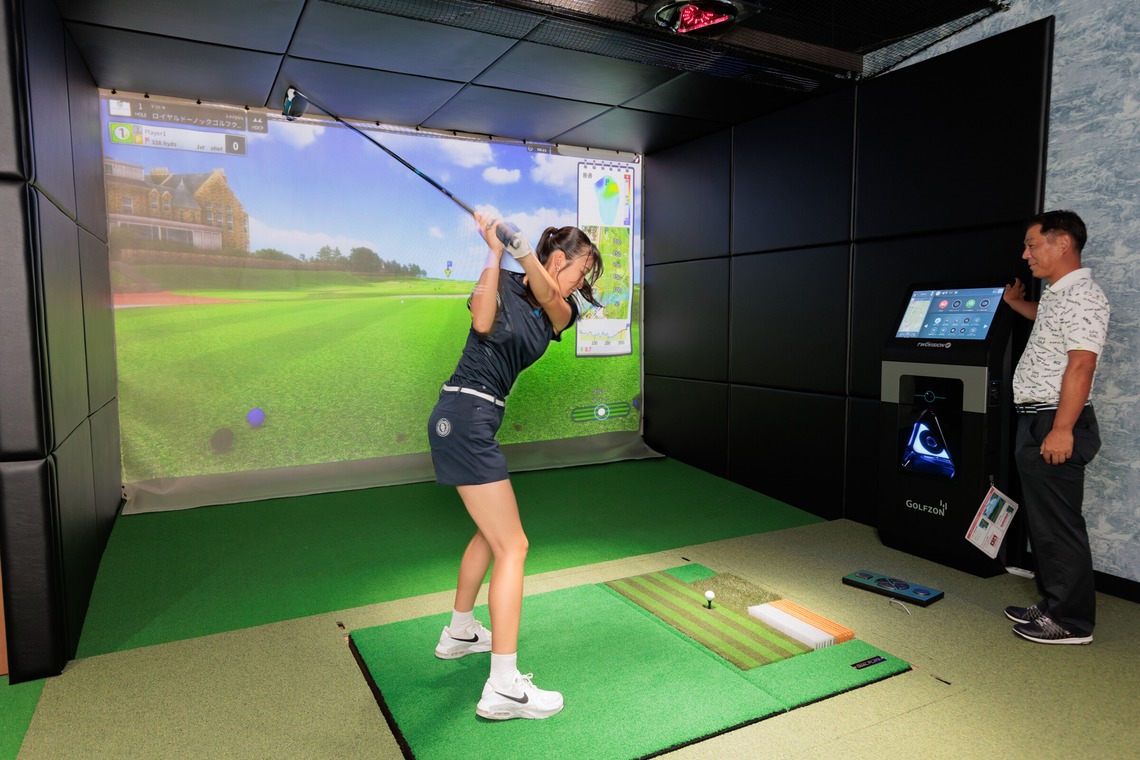 イトウ　ノブミチが撮影した「インドアゴルフ練習場撮影例_01」の写真