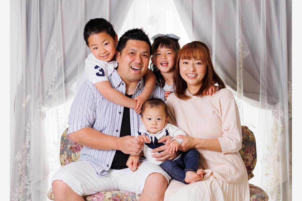 松井シンジが撮影した「家族写真（屋内・屋外）」の写真