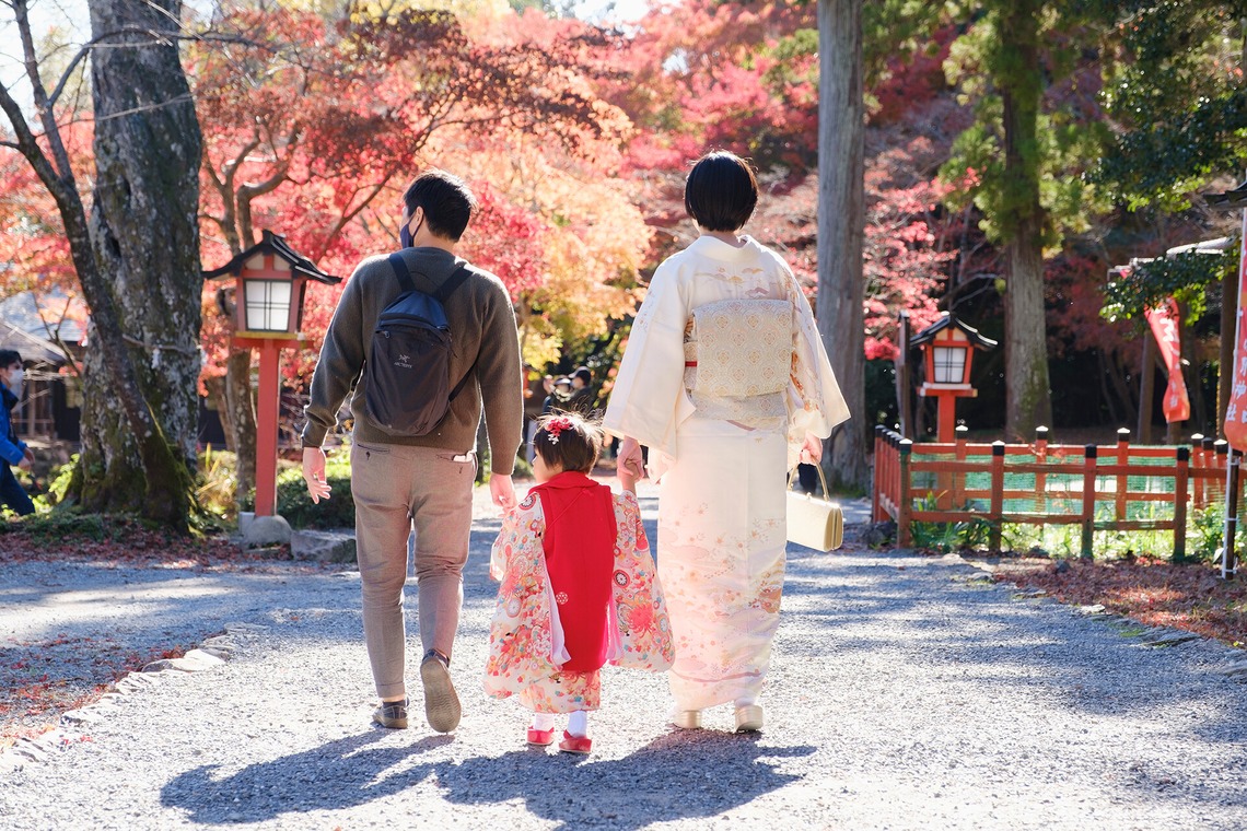 高夏写真店が出張撮影した家族写真(キッズ,ベビーフォト)などが写った「七五三の撮影」の家族写真