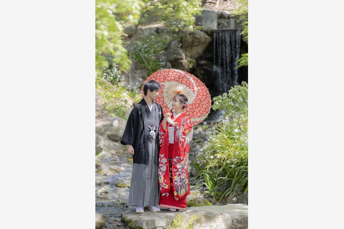 Photo of Japanese style pre-wedding photo shoot taken by Osaka Photo Factory