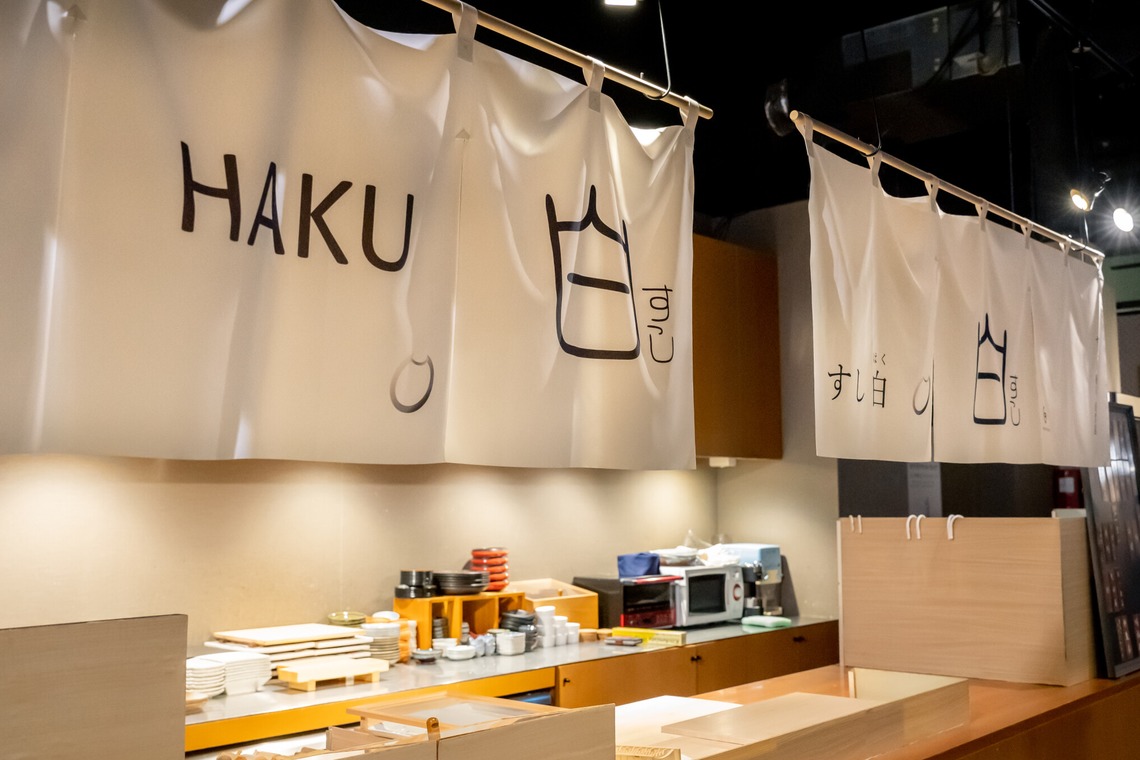 須田桃加が撮影した写真のアルバム「紺と白様」