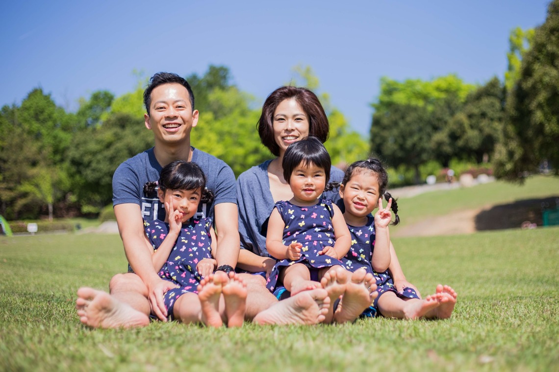 フォスタムが撮影した家族写真の出張撮影のアルバム「春の公園で家族フォト」