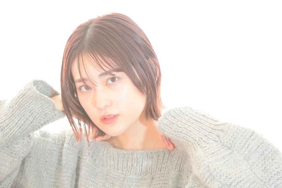 土門巧が撮影した写真のアルバム「宣材ポートレート」