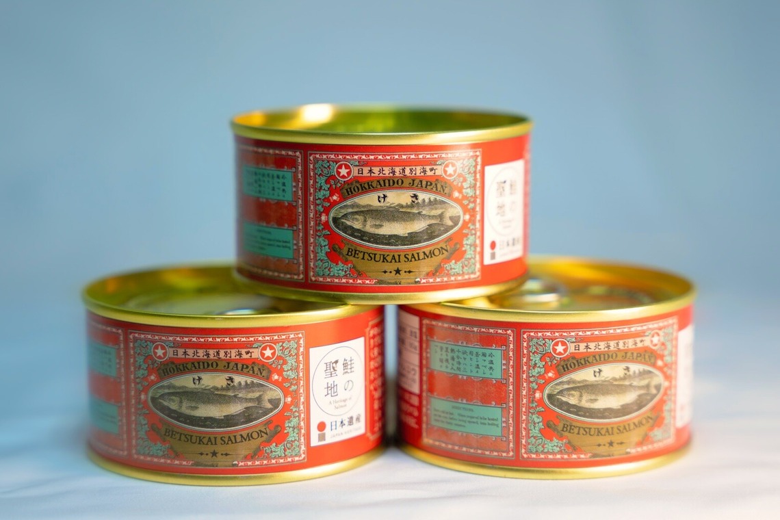 Yファクトリーが撮影した「開拓使別海さけ缶詰」の写真