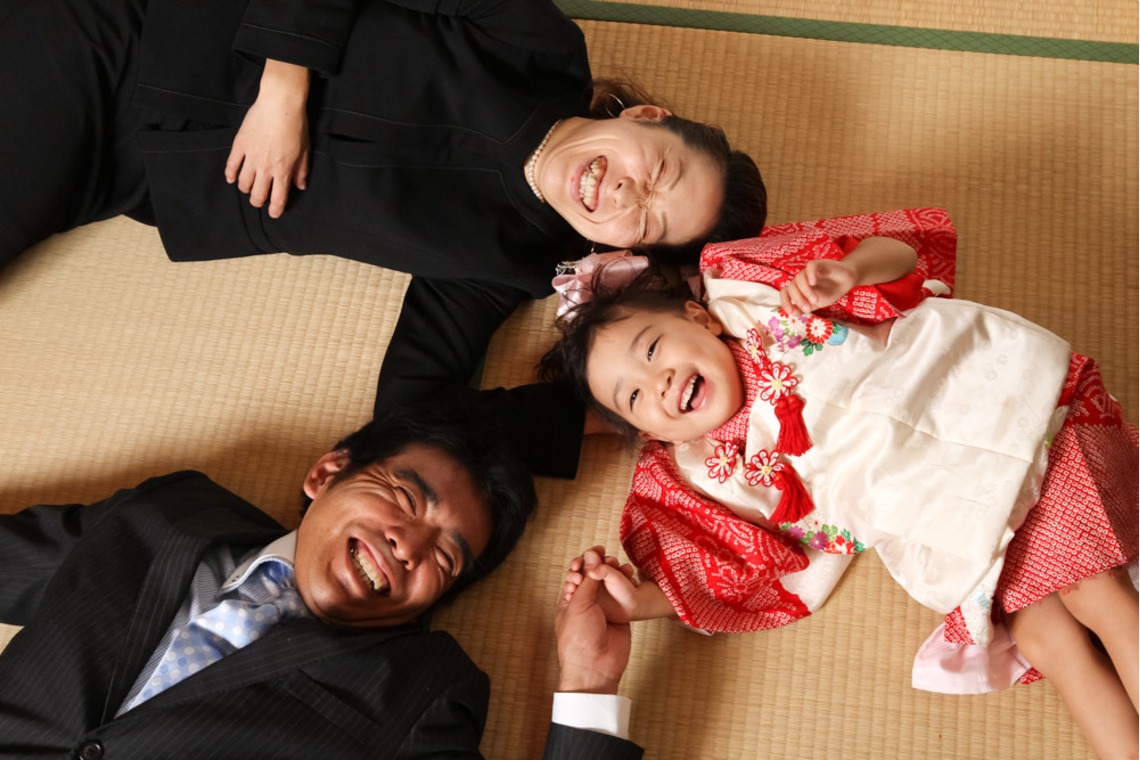 スマイルハンターが出張撮影した家族写真(キッズ,ベビーフォト)などが写った「七五三ロケーション撮影」の家族写真