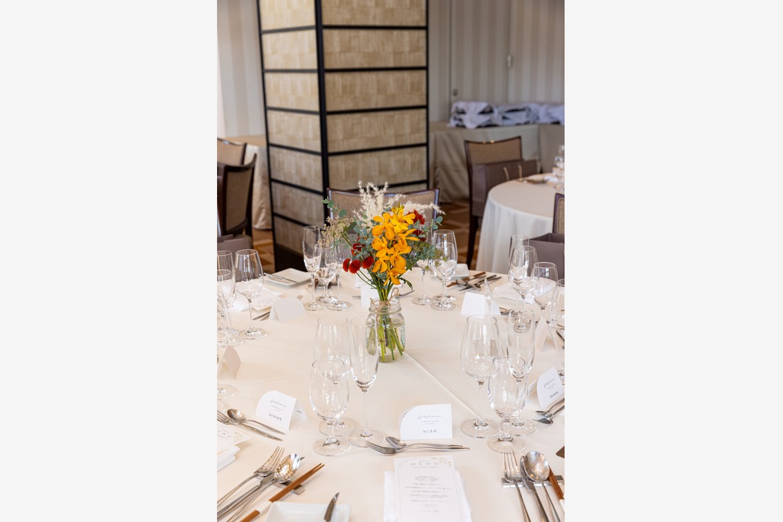Photo of Flower decorations for the reception hall taken by UCHIUMI Toshihiko.