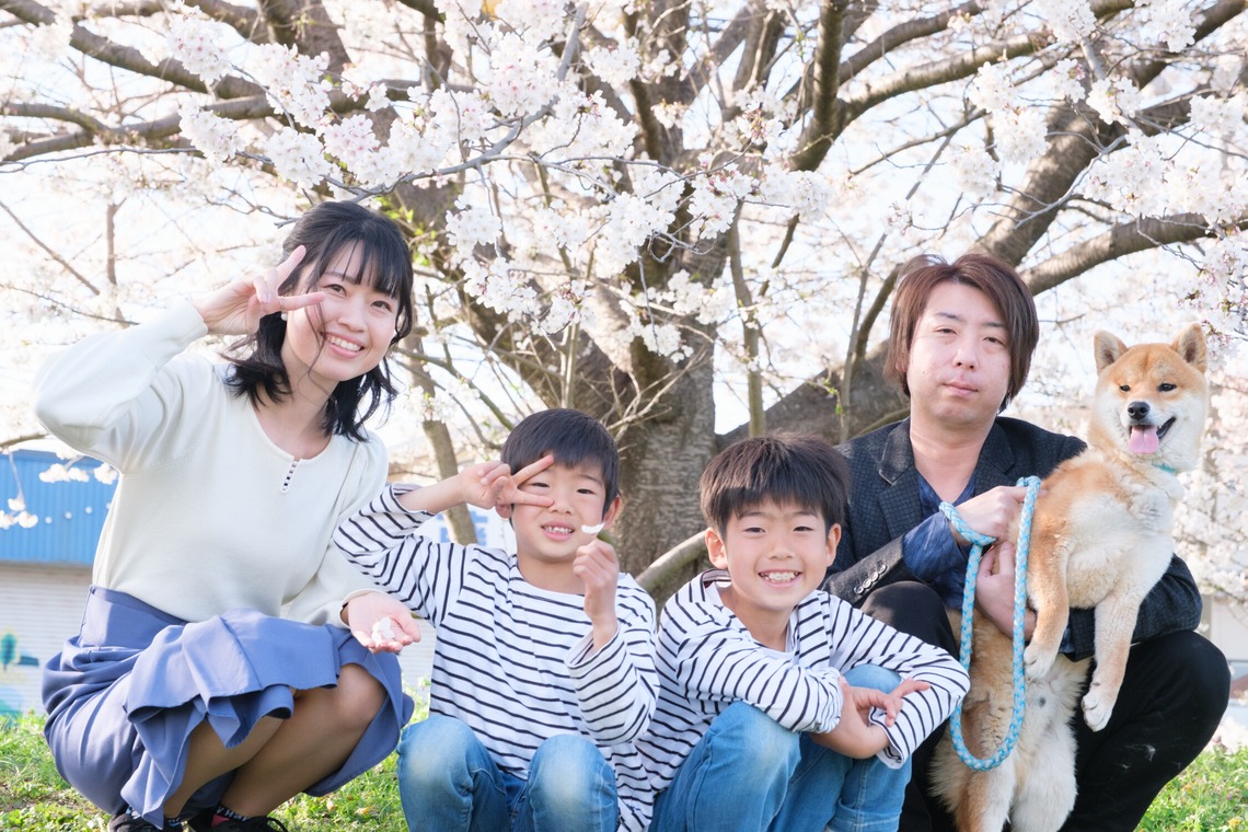 高夏写真店が出張撮影した家族写真(キッズ,ベビーフォト)などが写った「家族写真の撮影」の家族写真