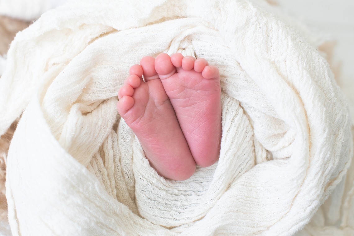 荒畑けいこが出張撮影した家族写真(キッズ,ベビーフォト)などが写った「ニューボーンフォト」の家族写真