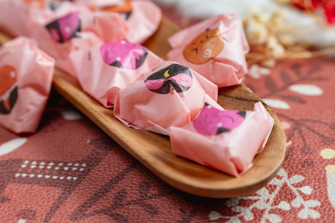 中谷新が撮影した写真のアルバム「お菓子写真」