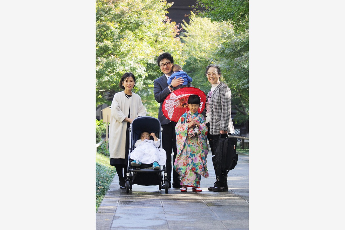 渡邉博海が出張撮影した家族写真(キッズ,ベビーフォト)などが写った「七五三お祝い　出張撮影」の家族写真