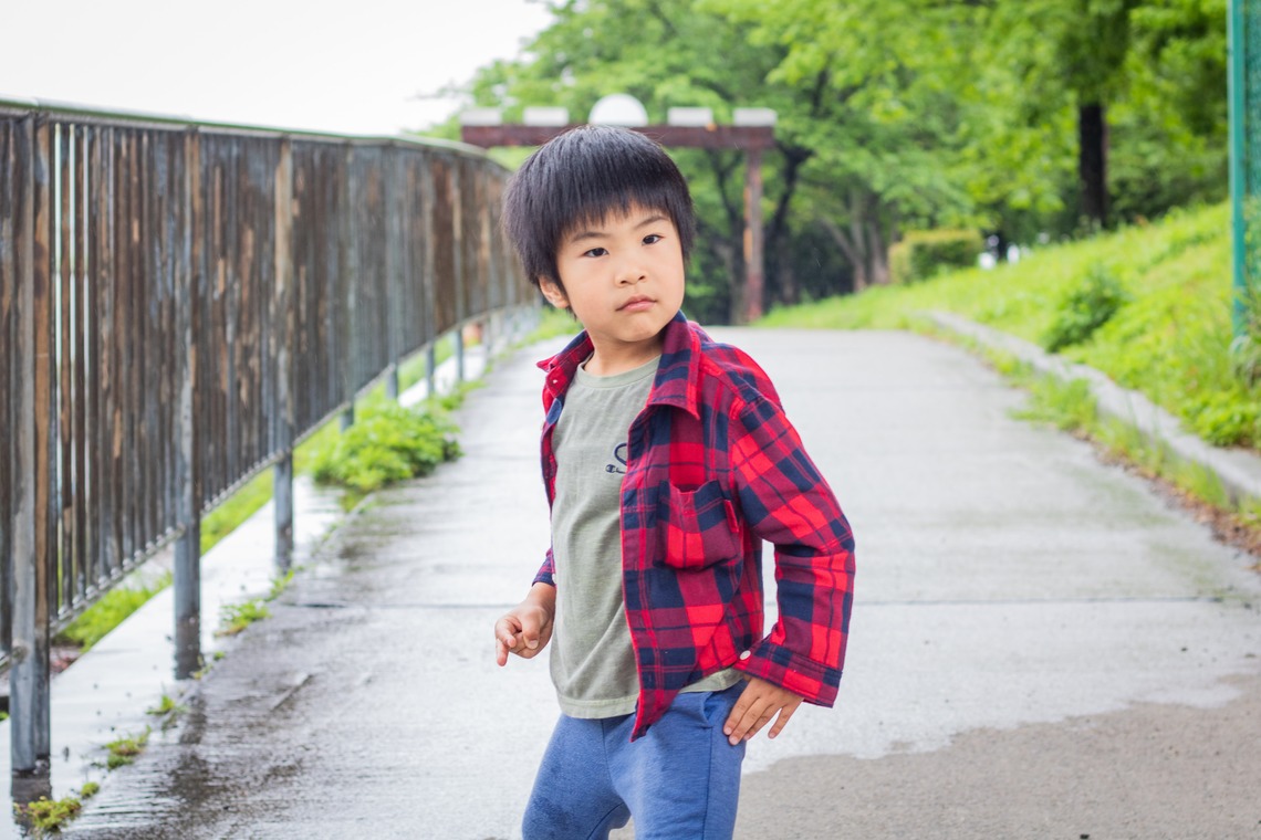 出張撮影サービス「ミライフォト」が撮影した「ワンパク男の子とママの記念撮影」の写真