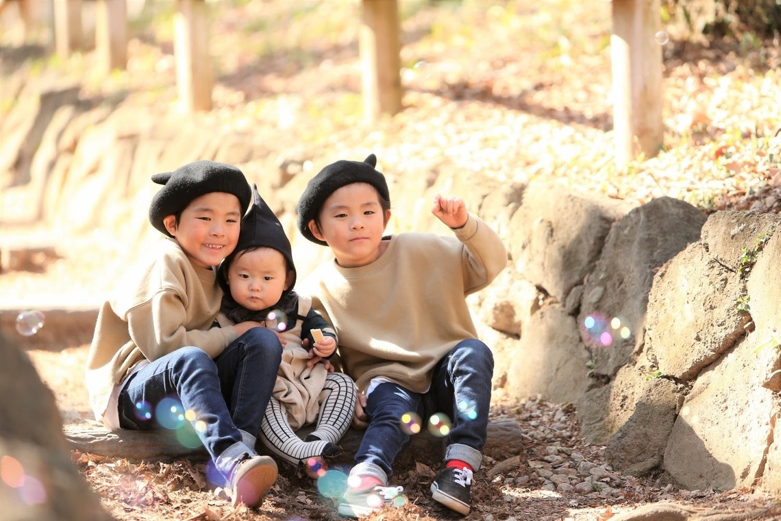 Photographer  Tomoが出張撮影した家族写真(キッズ,ベビーフォト)などが写った「双子とベビーの記念写真@井の頭公園」の家族写真