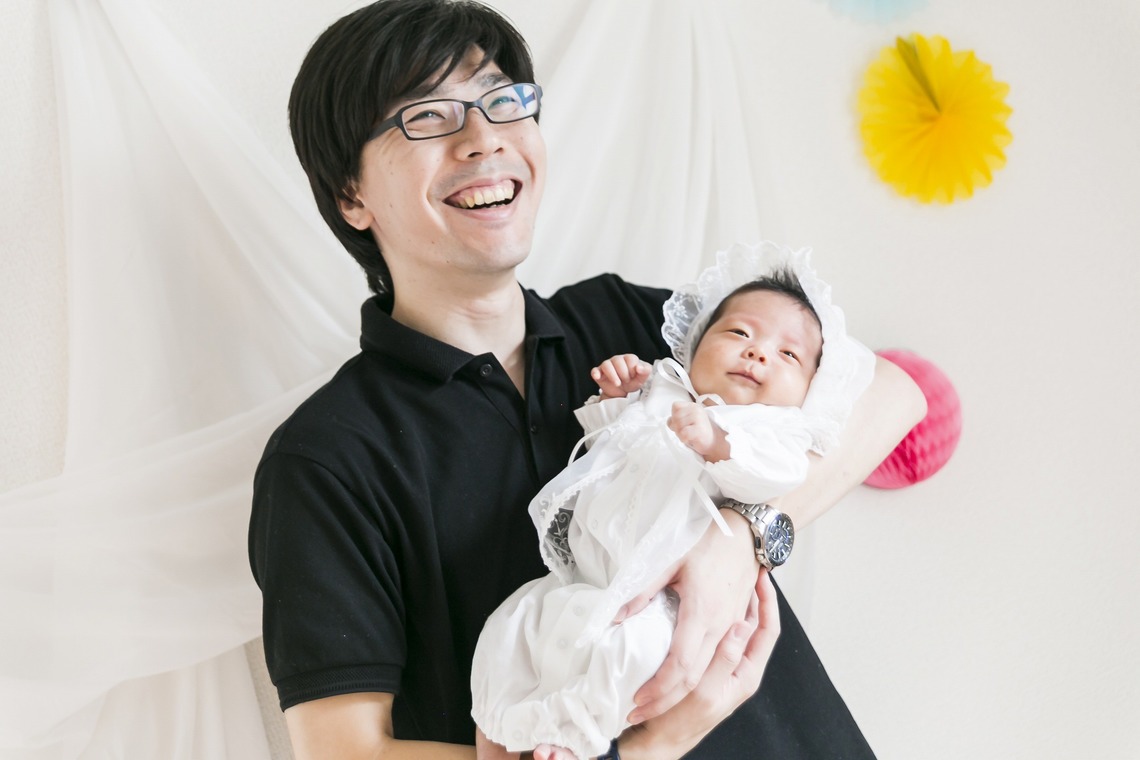 24to Produceが出張撮影した家族写真(キッズ,ベビーフォト)などが写った「ニューボーンフォト」の家族写真
