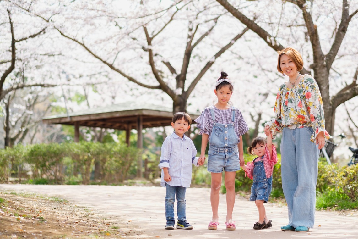 高野和希が撮影した「桜での家族フォト」の写真