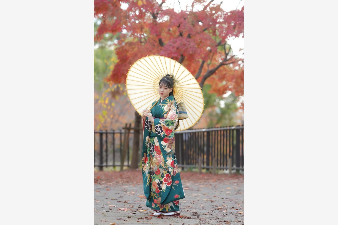 フォトスタジオトワが出張撮影した家族写真(キッズ,ベビーフォト)などが写った「成人式前撮り」の家族写真