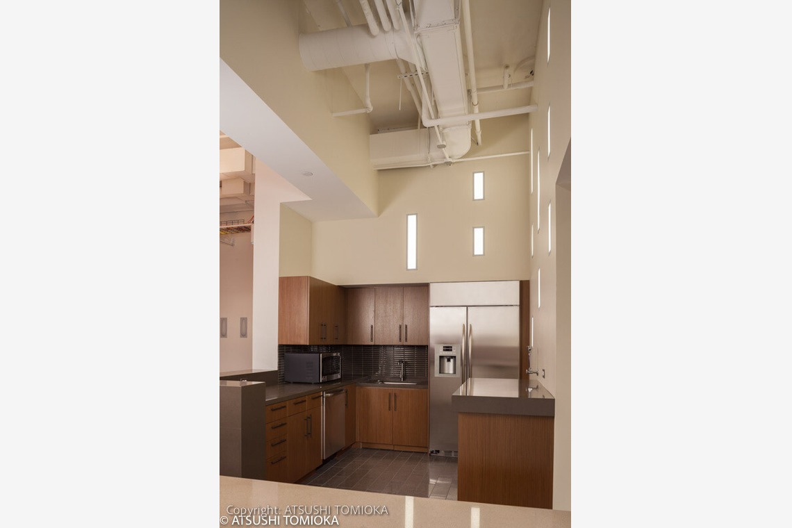 富岡敦が撮影した「ニューヨーク　ラジオ局　撮影」の写真